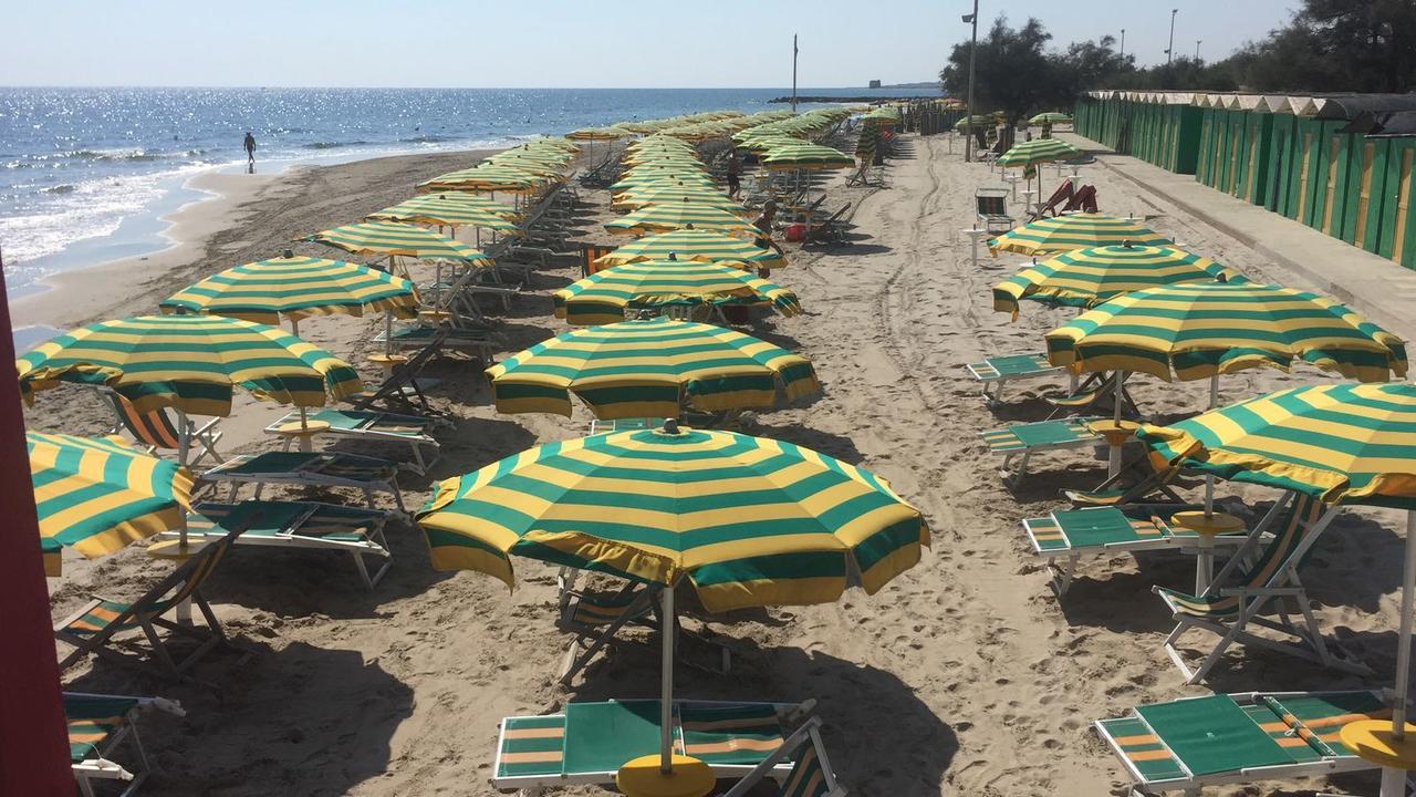 Centro Vacanze Lido Smeraldo Frigole Exteriör bild