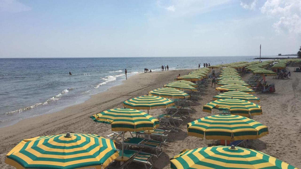 Centro Vacanze Lido Smeraldo Frigole Exteriör bild