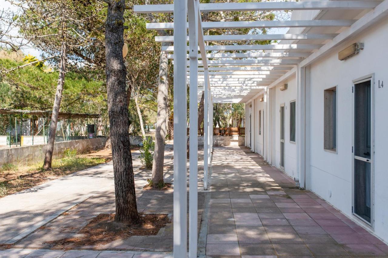 Centro Vacanze Lido Smeraldo Frigole Exteriör bild