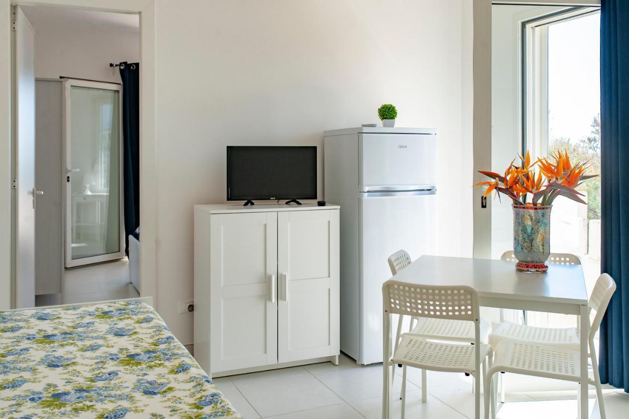 Centro Vacanze Lido Smeraldo Frigole Exteriör bild